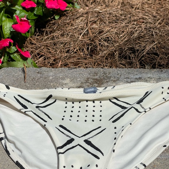 AERIE TWO PIECE - Picture 2 of 8